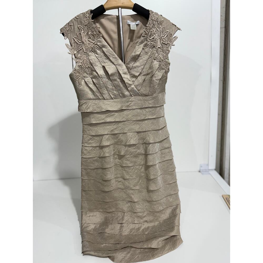 London Times Champagne Tiered Metallic Dress – Size 4 - Picture 4 of 8